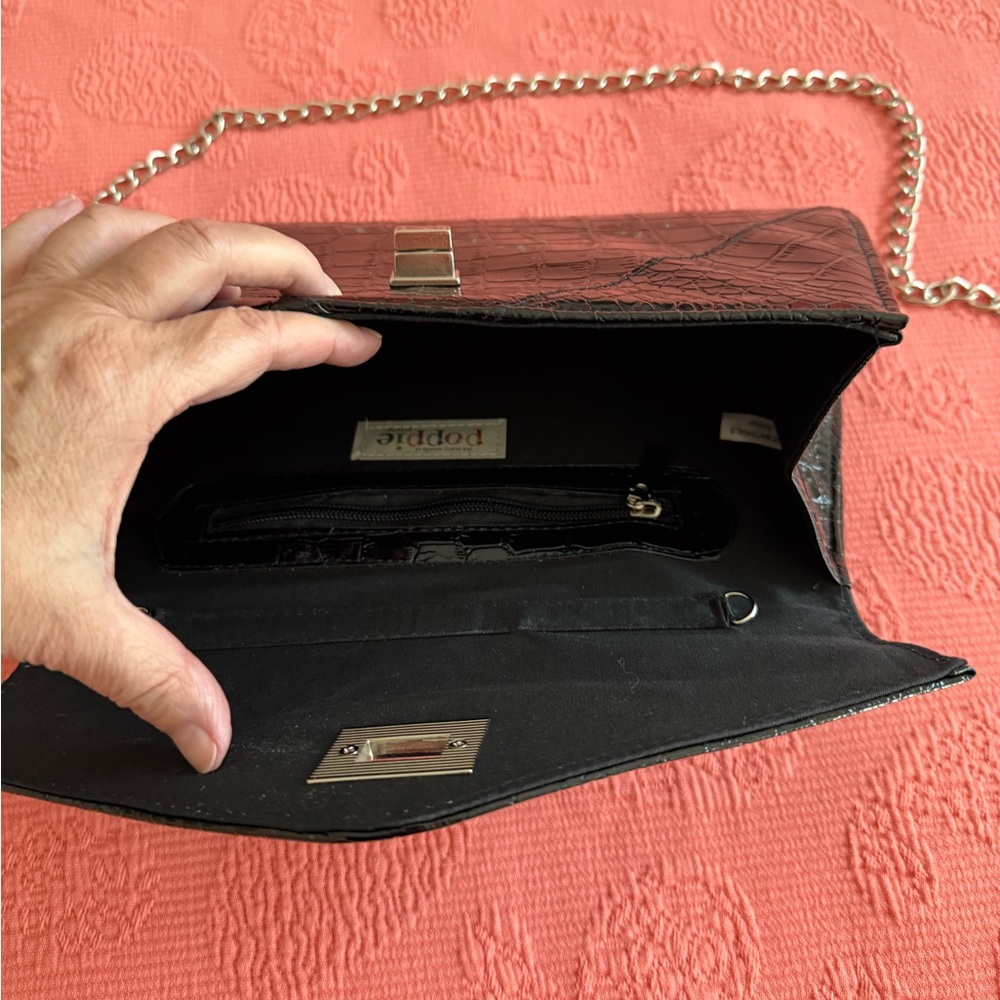 NWOT Poppie Jones black faux leather/vegan alligator clutch/crossbody bag - Picture 6 of 8